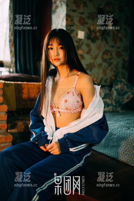 GIRLT果团网 - 毛衣图册：黄歆苑用毛衣叛逆了整个冬天，别说我没提醒你哦！