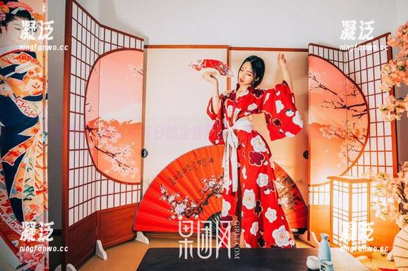 GIRLT果团网 果团网:探讨黑与白的全套图集,画风从此不再单调。