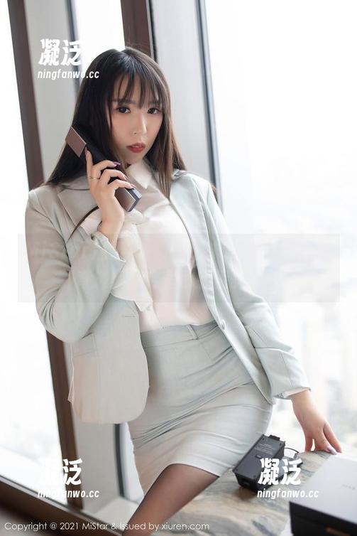 MiStar魅妍社 - Angela小热巴的圣诞奇遇：图库里那颗闪亮的星