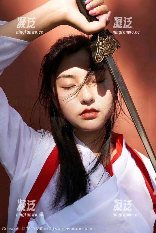 MiiTao蜜桃社-缇娜美Tinami MiiTao蜜桃社 - 缇娜美Tinami的美图更新又来了!白裙这次撞色搭配,我一时间还没反应过来!