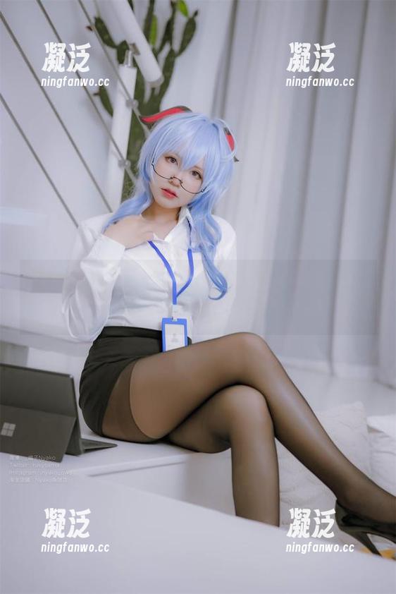 Nyako喵子 Nyako喵子写真:吊带陪我碎碎念,不如陪我自拍