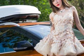 TouTiao头条女神 – 看着张蓝欣的美足，心里不自觉想：免费原图难求啊！