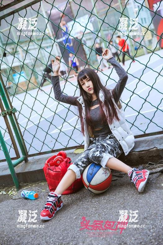 TouTiao头条女神 - 怕不是免费也忍不住看，李丽莎的美腿作品值得一瞧！