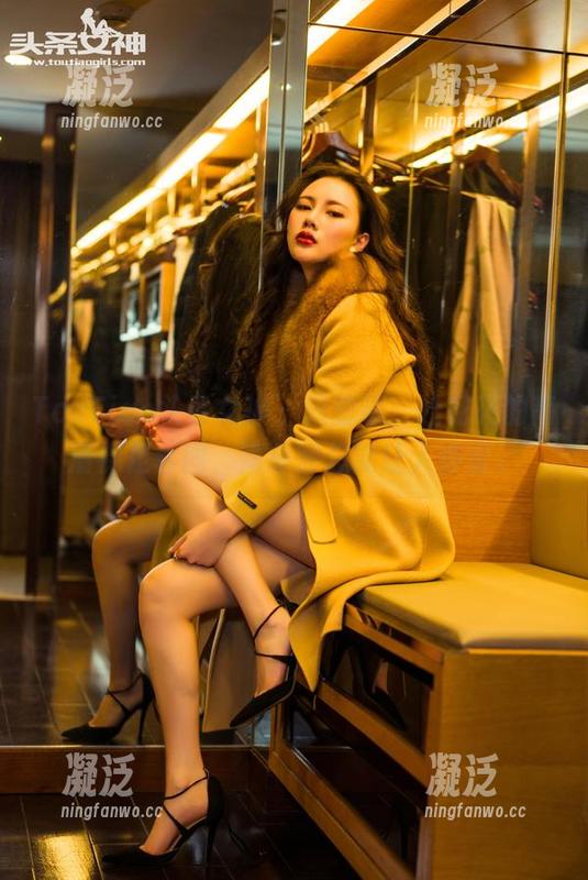 TouTiao头条女神-杜花花 TouTiao头条女神 - 只想说,杜花花的高清裸足套图,简单却总能让人停留。