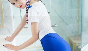 TuiGirl推女郎 – 空姐可是超高职业！何奕恋的美图让普通工作日也能当做美丽壁纸欣赏！
