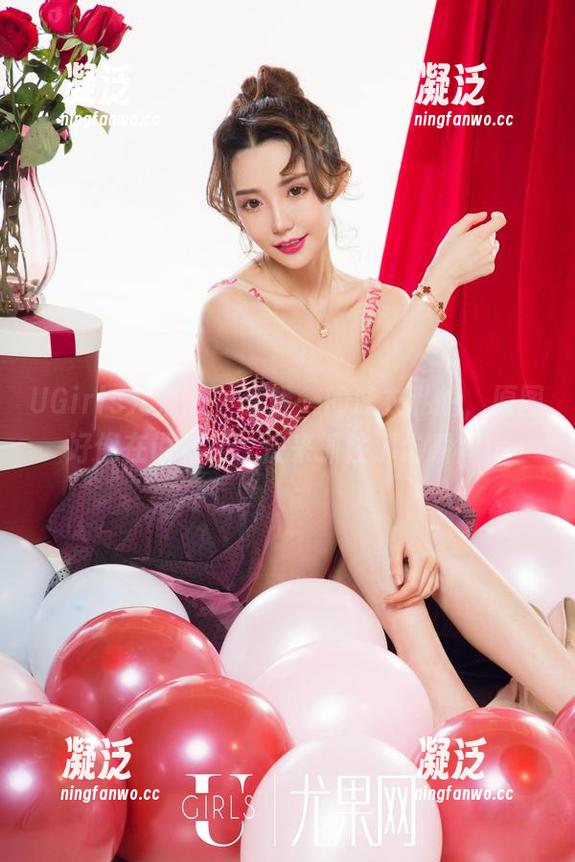 UGirls尤果网 - 李唯一的泳衣私拍，原图好像在说什么，快来抓住那份瞬间！