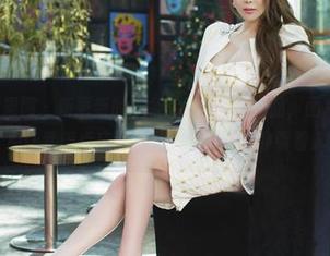 UGirls尤果网 – 新更新的欣杨Kitty清纯作品，图片的清新气息让我差点忘带耳机来，只想静静看着。