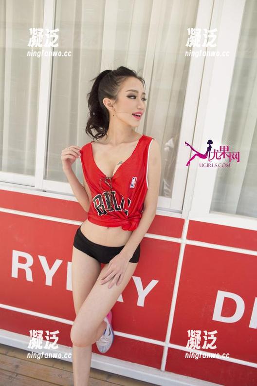 UGirls尤果网 - 图册里的毛衣奇观，见证陈宝拉的创意释放