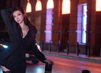 Xiuren秀人网 – 迈开腿，小纯子的泳衣写真图集来了！