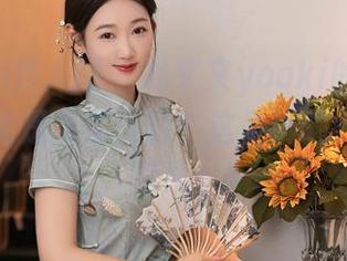Xiuren秀人网 – 林文文yooki的眼镜，敢不敢说是随便买的？这是谁的“定制”图片？