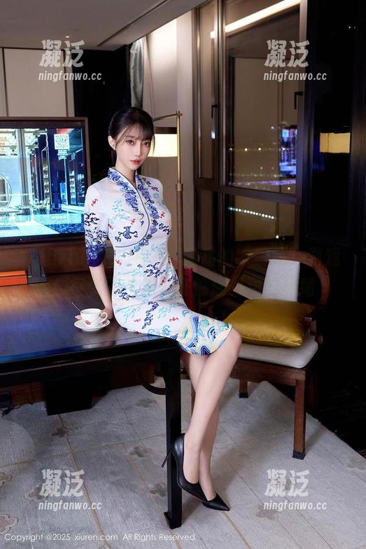 Xiuren秀人网-邹晶晶 Xiuren秀人网 - 邹晶晶的“黑色”游戏:每张图片像是在偷偷晃动的思绪