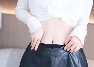 YouMi尤蜜荟 – 吊带惹的祸——小尤奈这图包到底有啥挑战