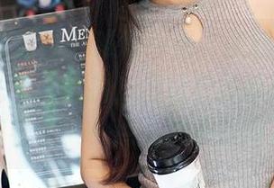 YouMi尤蜜荟 – 难得一遇，灰丝这样的写真也没几个人敢拍，但费若拉就这么给我们看了，一点儿都不拘谨。