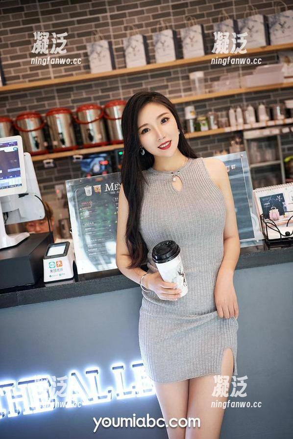 YouMi尤蜜荟 - 难得一遇，灰丝这样的写真也没几个人敢拍，但费若拉就这么给我们看了，一点儿都不拘谨。