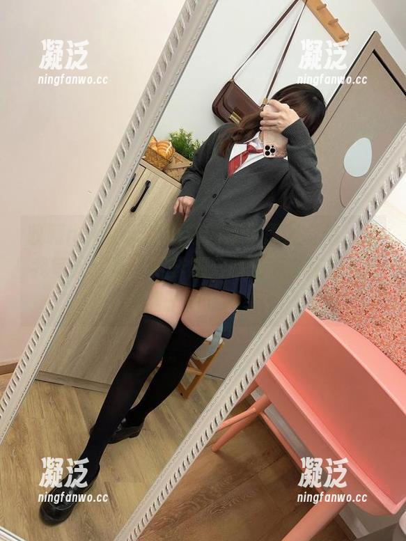 收藏nagesa魔物喵的红裙原图合集，让我每天都看个新鲜感，心里其实在想......这裙子到底哪来？