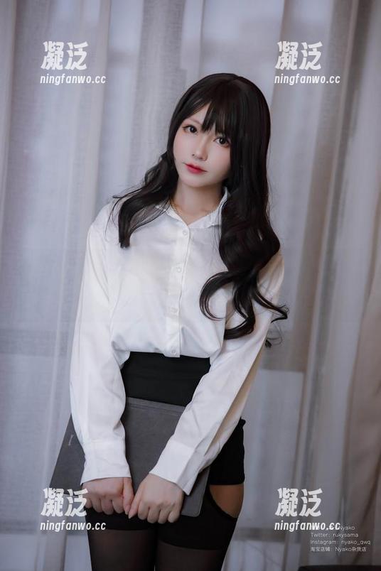 nyako喵子大魔王 办公室的另一面,nyako喵子大魔王与壁纸之间的暧昧