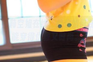 rosi – 小莉空姐在线，教你如何在机场也能穿得优雅又时尚。