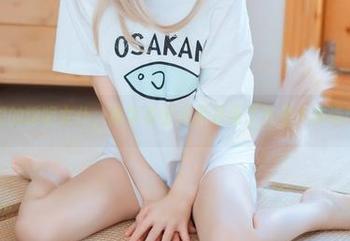 写真里的透明女仆，乖乖衣宝是不是请了外星人做造型师？