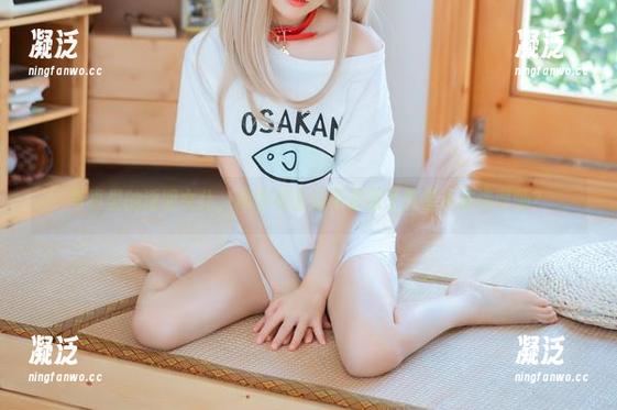 写真里的透明女仆，乖乖衣宝是不是请了外星人做造型师？