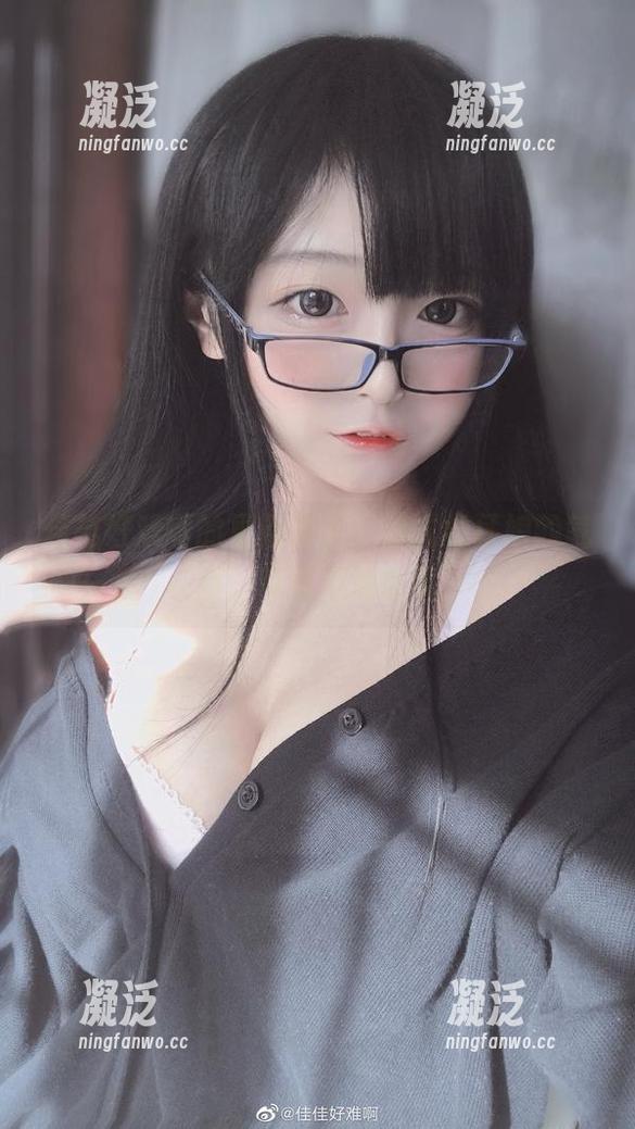 佳佳好难啊的更新来了，法式猫耳娘的气质，可真不简单呢