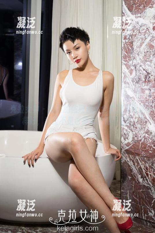 克拉女神 - 海边的依娜丝：全套发挥得这样好，我是不是也要找个海报位？