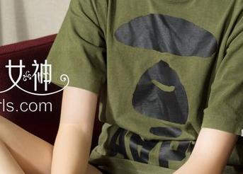 克拉女神 – 只需一本书和宋黛：校园照片里的‘认真’态度