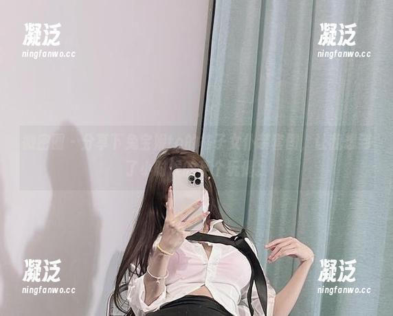 兔宝妮to 微密圈 - 分享下兔宝妮to的格子女仆装套图,让我想到了小时候的某个玩偶。
