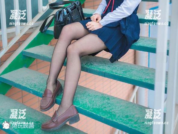 兔玩映画 一下子就涌现出来的欲望,借助兔玩映画的短裙白丝图包,来吧,别害羞!