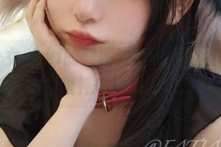 发条少女yoki的制服照，资源已经备好，可别被她的眼神电到哦吃个瓜继续！