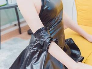 原图里喵糖映画水手裙学妹竟然能这么抓人，那背后的摄影师是不是藏着心思？