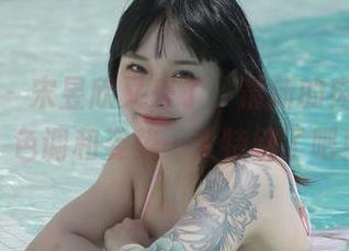 微密圈 – 宋昱欣又来了，最新的肉丝图集，色调和姿势…太特别了吧！
