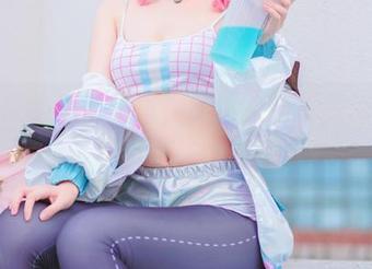 宫本樱的吊带写真，竟然能激发脑海中的不明想法的照片