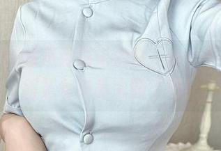 耍剑的同时不用忘记拍照，小仓千代w的剑圣女作品太酷了吧！