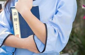 尤果网 – 原图：温鈊怡的裸足，究竟有多撩人？速来下载凑热闹吧！