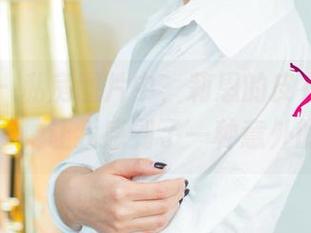 尤果网 – 私房图片中，莉恩的皮衣和我的零食拼图，让我感到了一种意外的合拍！