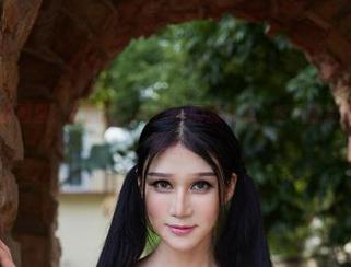 尤物馆 – 原图里，孟狐狸FoxYini的清纯感，能不能给我些透明的线索？