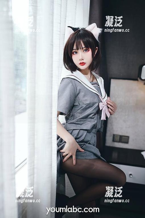 尤蜜荟 - 一不小心，李纤纤的白衬衫图册让人觉得衣橱里缺一件“心灵寄托”！