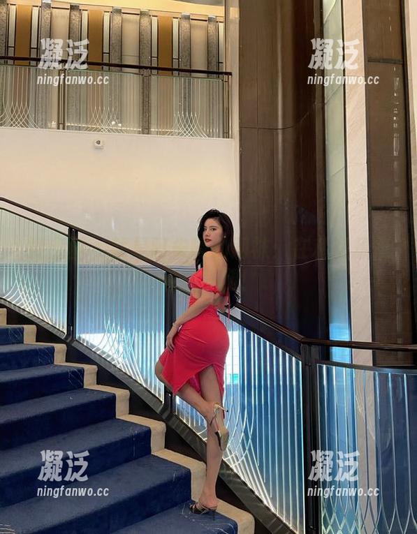 就是阿朱啊 微密圈 - 就是阿朱啊的网袜:在私房想象中抖个腿!