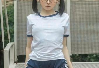 这不，幼水铃衣的蕾丝照片合集又出新篇了，要不要“割爱”一张做头像？