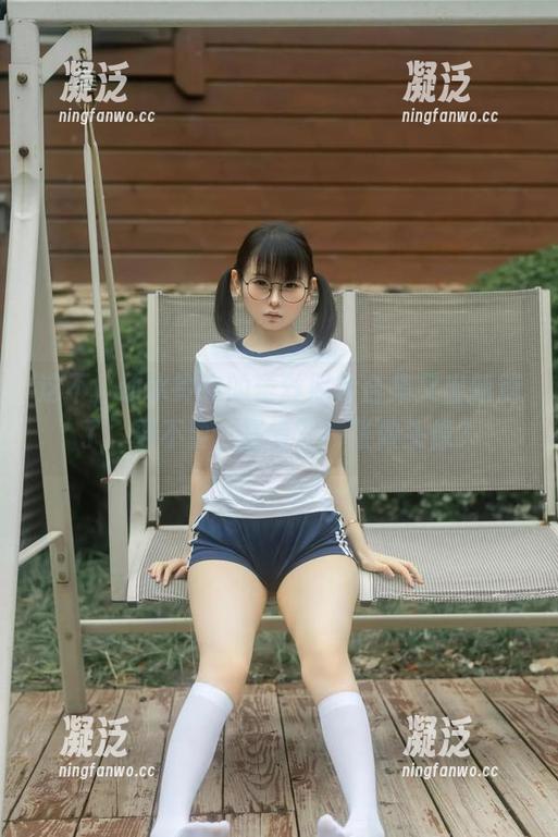 幼水铃衣 这不,幼水铃衣的蕾丝照片合集又出新篇了,要不要“割爱”一张做头像?