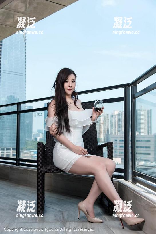 推女神-刘钰儿 推女神 - 全套写真:刘钰儿在天台,果然乐于挑战高处的风景!