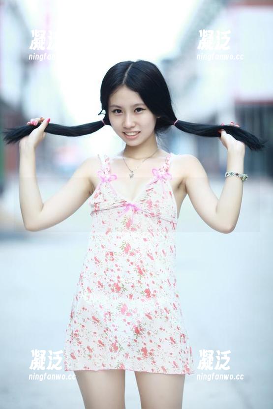 推女神 - 程彤颜校园套图，或许是你的‘春季出游’最强伴侣！