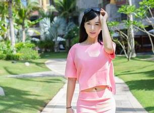 推女郎 – 吻熙闪现：私拍图包里的一片透明