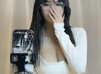 微密圈 – 看见是可馨吖在连衣裙里转圈圈，美图分享无法抗拒啊，忍不住期待她像风一样飞起来！