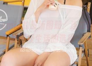 普美(bomi)的最新图册：连衣裙，瞬间让我怀疑生活的选择……