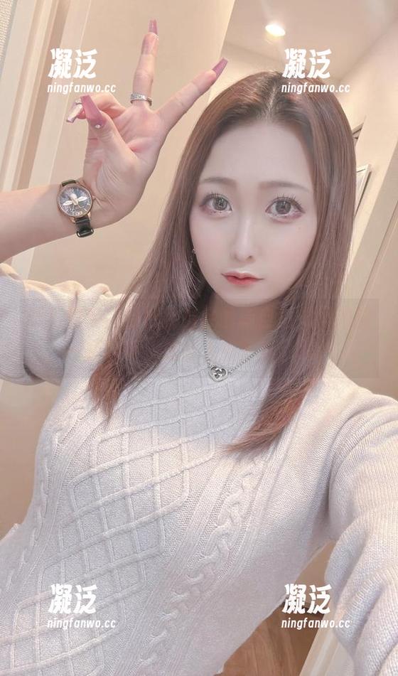 月城委员会 图包到手,月城委员会最新自拍如同她的一杯咖啡,总让人想多看几眼。