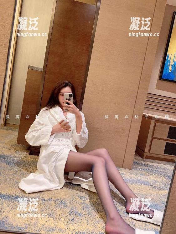 微密圈 - 林子琳喵探寻灰丝：私房图集里的每一缕纹理都在低语...