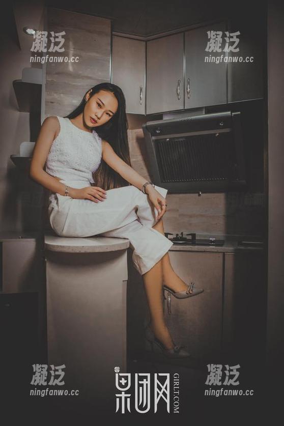 果团网 - 私房图集：看陈雅漫如何用瑜伽哲学来诠释“懒散与欢乐”！