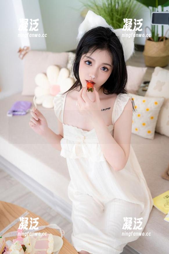 嘿！桃良阿宅的最新图集来了，绿意浓厚，感觉自己都要变成一株植物了！