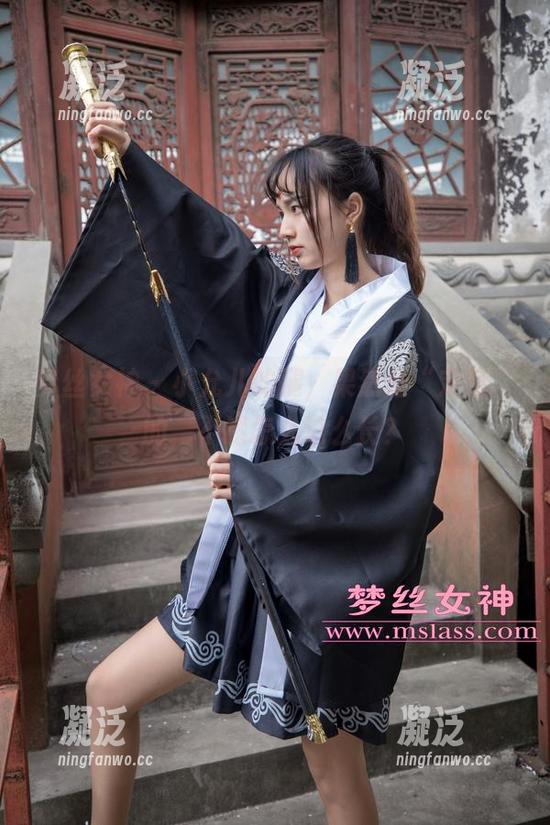 梦丝女神 - 小允儿的腿，果然是“定制”的，不然怎么这么长？